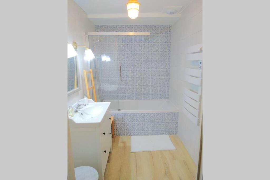 Appartement De La Chapelle, Au Coeur De La Cité Médiévale Allègre